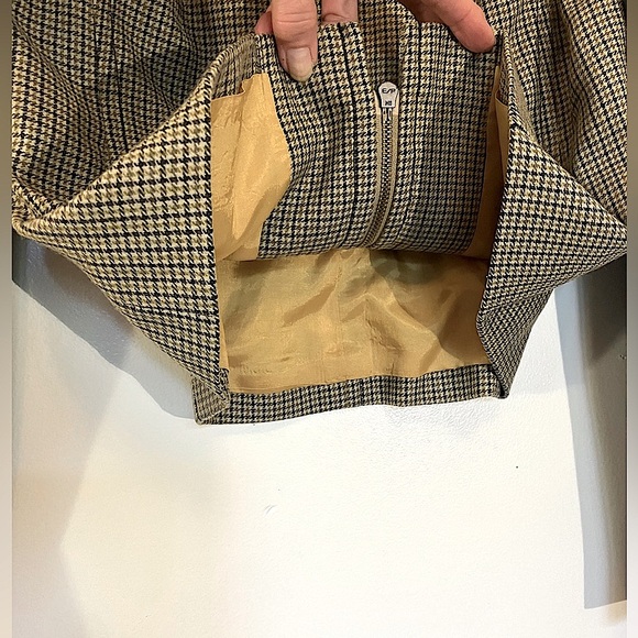 Worth, Size 4, wool/nylon, plaid/camel body w/black sleeves, excellent condition - Picture 5 of 10